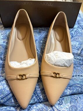 Giani Bernini Bentlley Pointed Toe Flats in a "Ginger" color 8.5 NWT in box